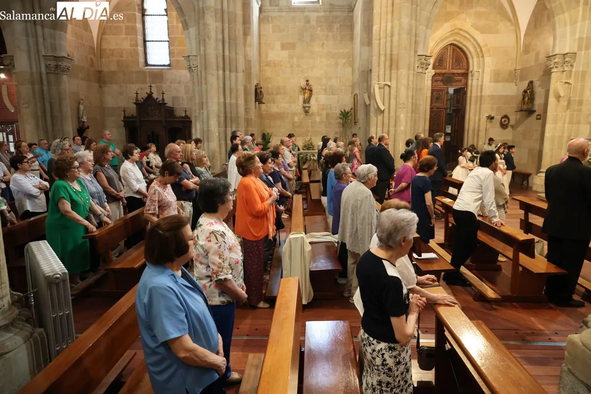 Eucaristía en honor al patrón de Salamanca en la iglesia de San Juan de Sahagún. Fotos: David Sañudo
