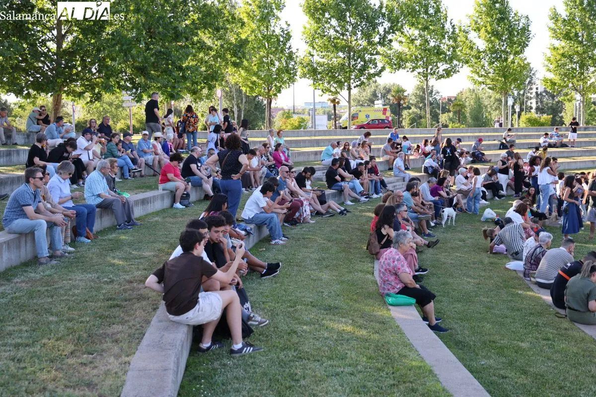 El Parque Elio Antonio de Nebrija ha acogido el XXIII Concierto de las Hogueras de la Escuela Municipal de Música de Salamanca. Fotos: David Sañudo