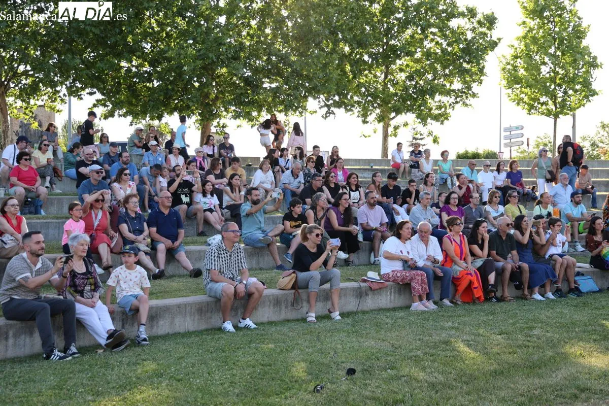 El Parque Elio Antonio de Nebrija ha acogido el XXIII Concierto de las Hogueras de la Escuela Municipal de Música de Salamanca. Fotos: David Sañudo