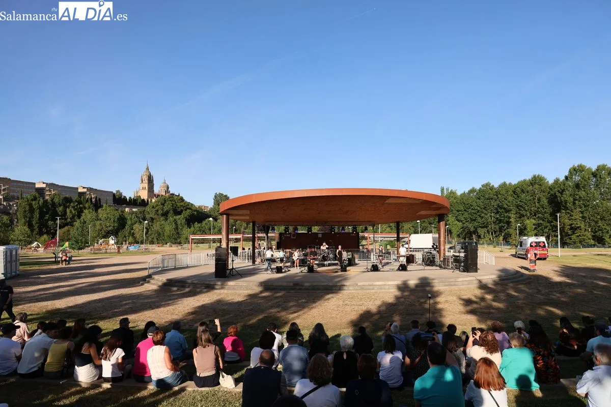 El Parque Elio Antonio de Nebrija ha acogido el XXIII Concierto de las Hogueras de la Escuela Municipal de Música de Salamanca. Fotos: David Sañudo