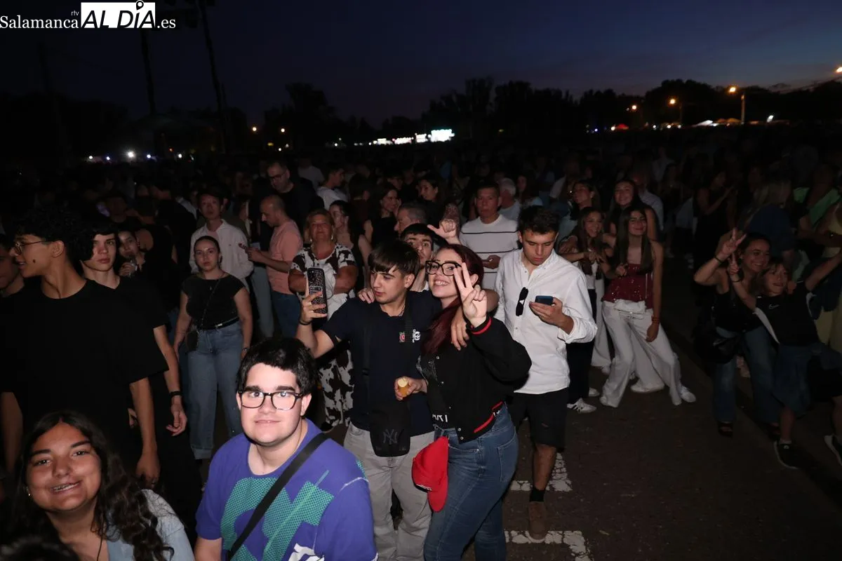 Actuación de París de Noia en La Aldehuela de Salamanca. Fotos: David Sañudo