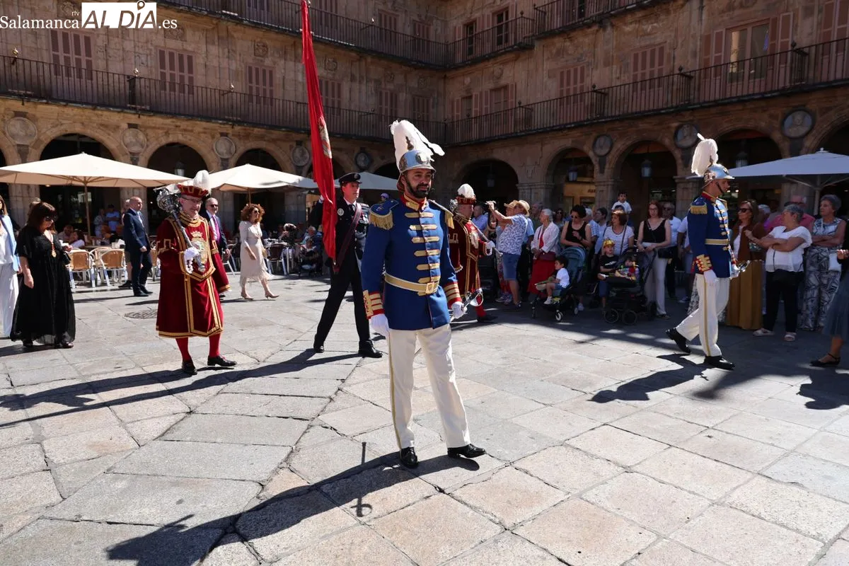 Comitiva de la Corporación municipal de Salamanca hasta la catedral para honrar a San Juan de Sahagún. Fotos: David Sañudo