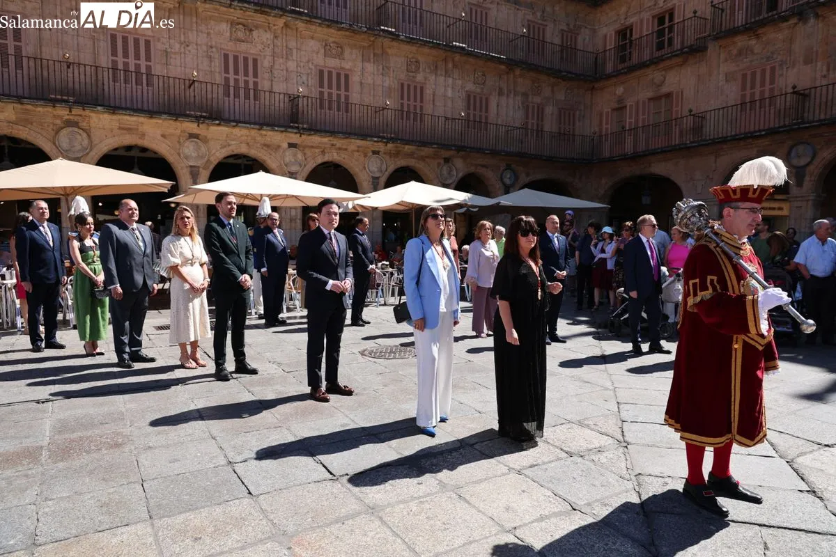 Comitiva de la Corporación municipal de Salamanca hasta la catedral para honrar a San Juan de Sahagún. Fotos: David Sañudo