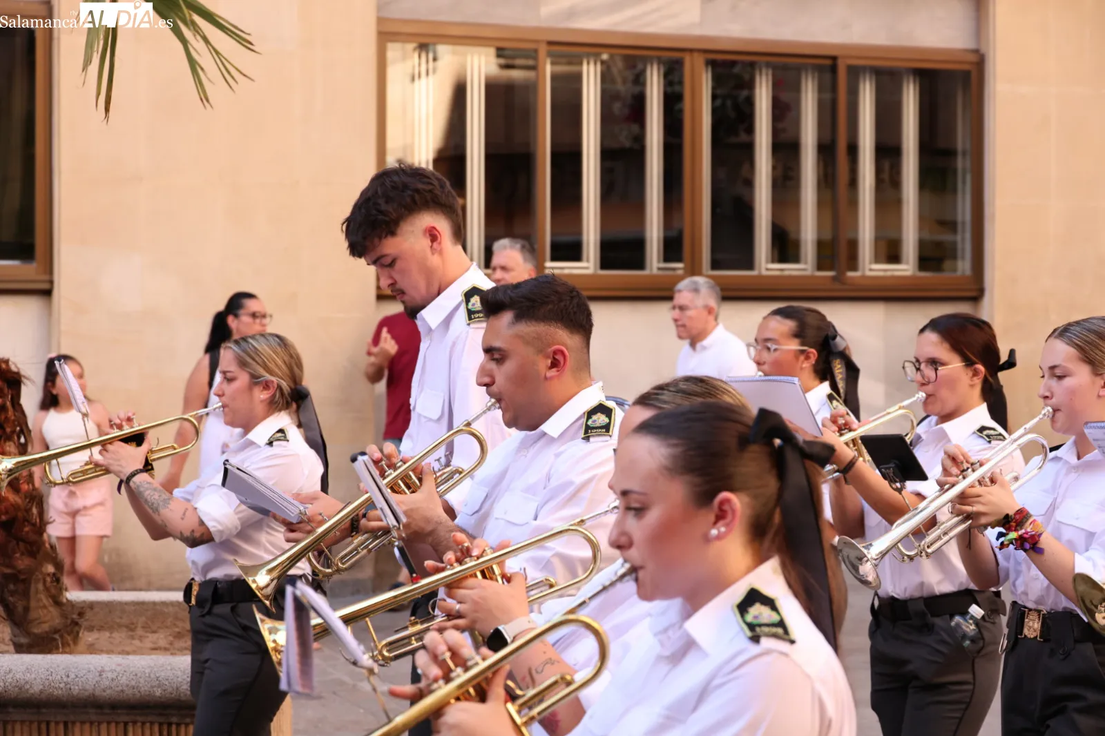 Ofrenda floral y musical a San Juan de Sahagún. Fotos: David Sañudo