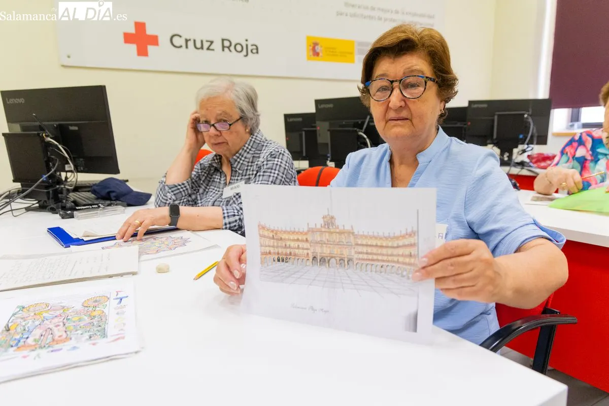 Una jornada en uno de los talleres de Cruz Roja sobre el Proyecto de ‘atención a personas con funciones cognitivas deterioradas’ | FOTOS: David Sañudo 