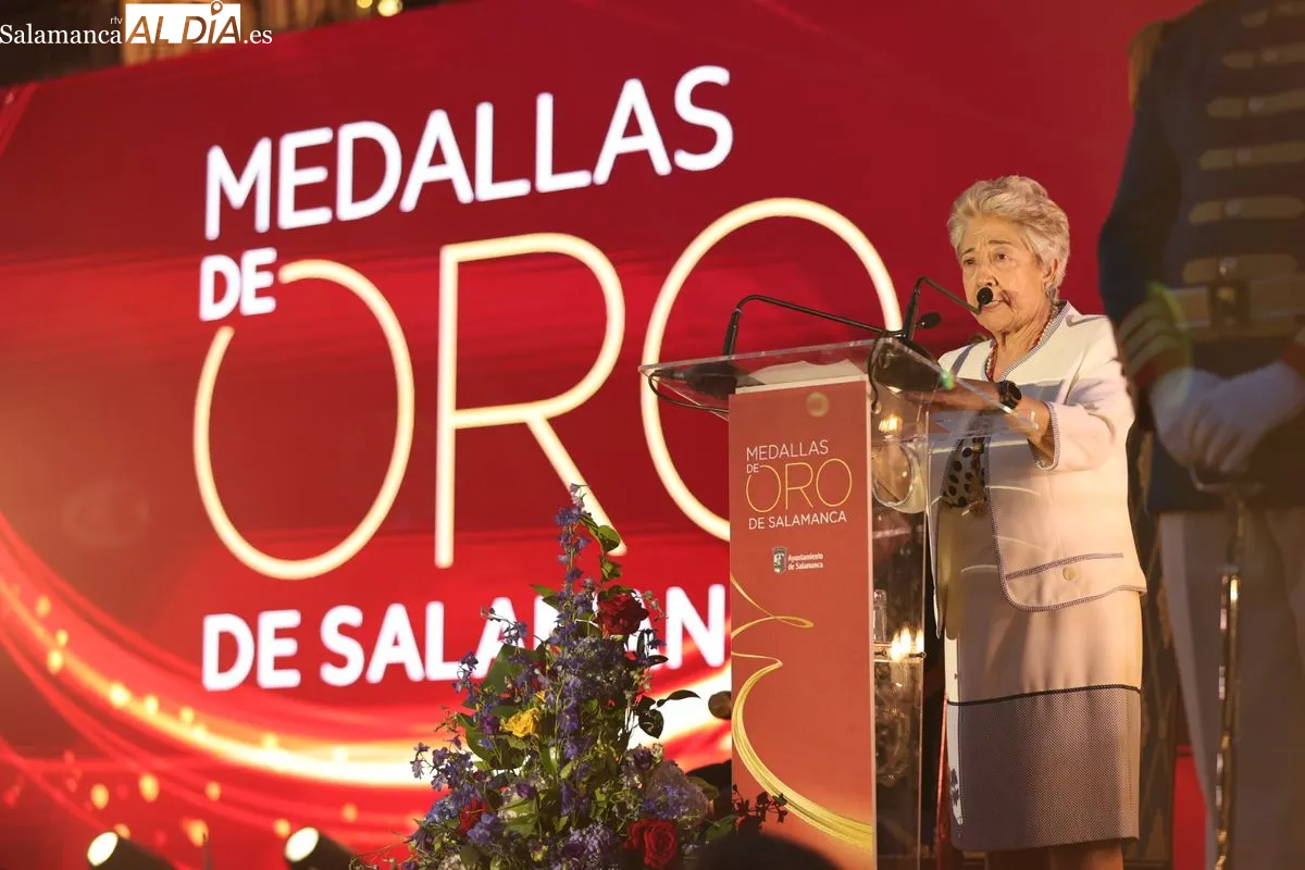 Entrega de las Medallas de Oro de la ciudad en la Plaza Mayor | FOTOS: David Sañudo