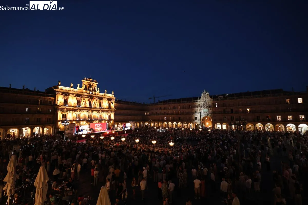 Entrega de las Medallas de Oro de la ciudad en la Plaza Mayor | FOTOS: David Sañudo