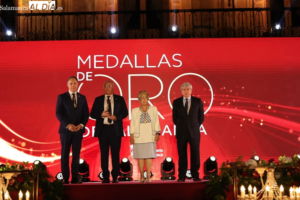 Entrega de las Medallas de Oro de la ciudad en la Plaza Mayor | FOTOS: David Sañudo