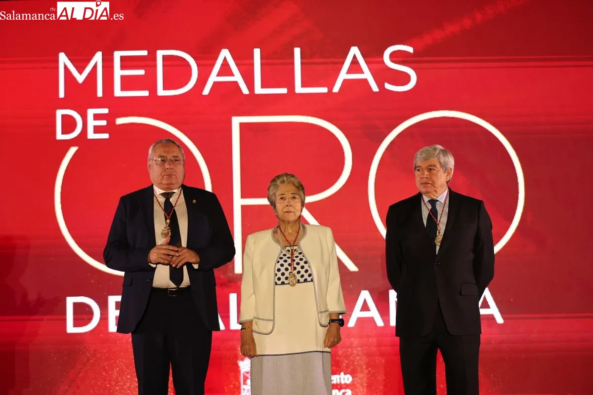 Entrega de las Medallas de Oro de la ciudad en la Plaza Mayor | FOTOS: David Sañudo