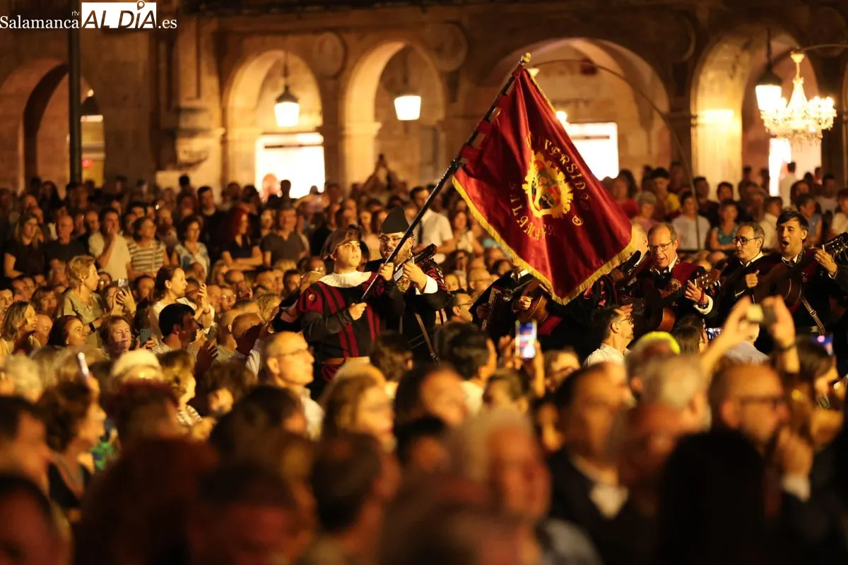 Entrega de las Medallas de Oro de la ciudad en la Plaza Mayor | FOTOS: David Sañudo