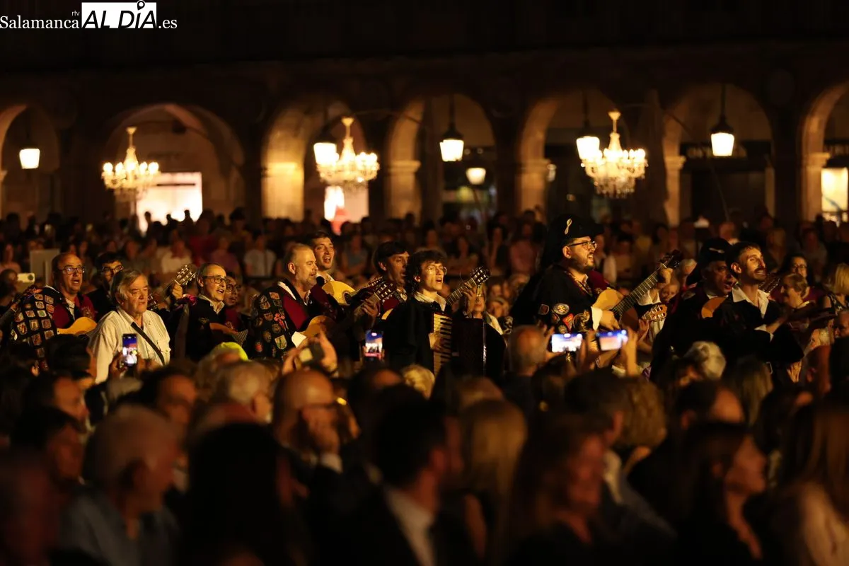 Entrega de las Medallas de Oro de la ciudad en la Plaza Mayor | FOTOS: David Sañudo