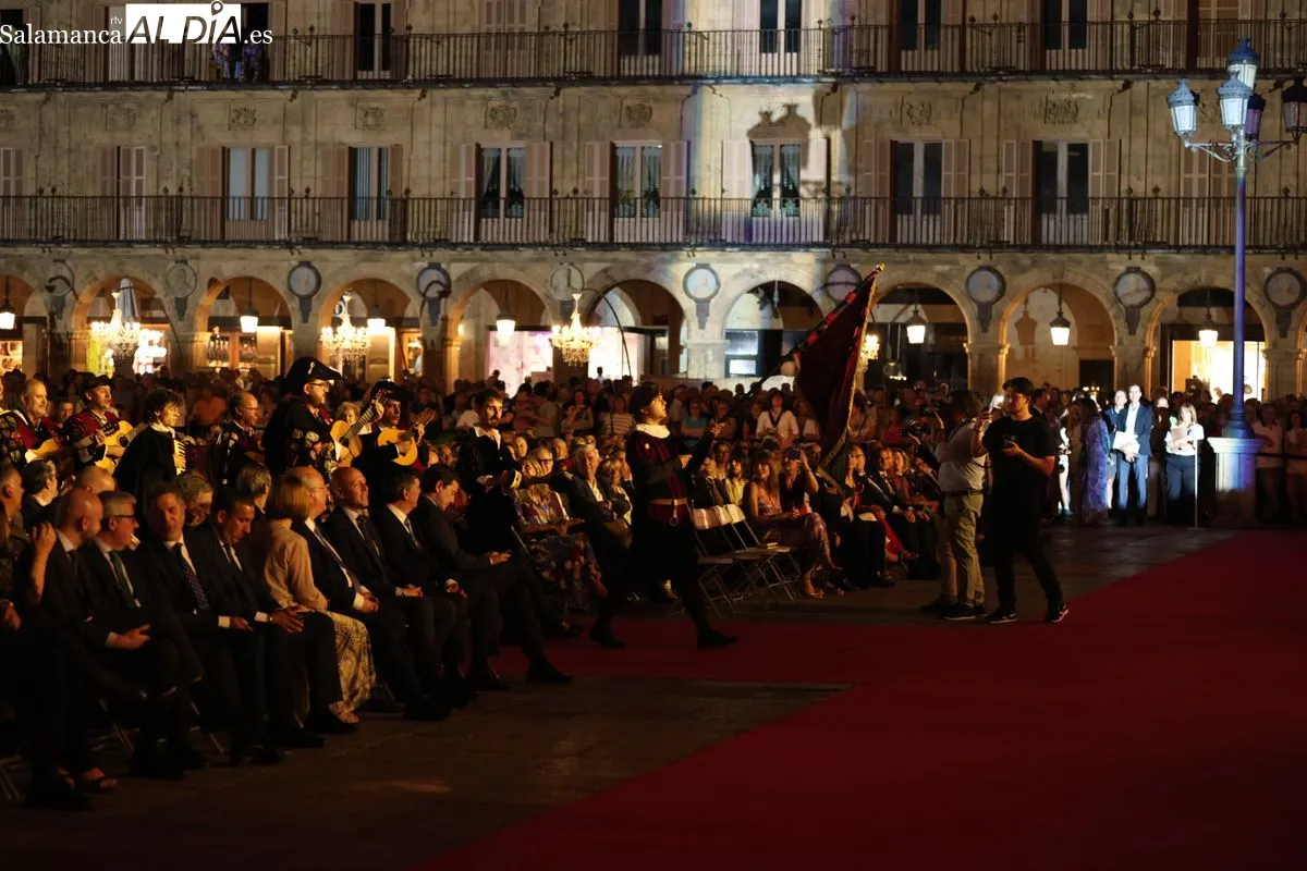 Entrega de las Medallas de Oro de la ciudad en la Plaza Mayor | FOTOS: David Sañudo