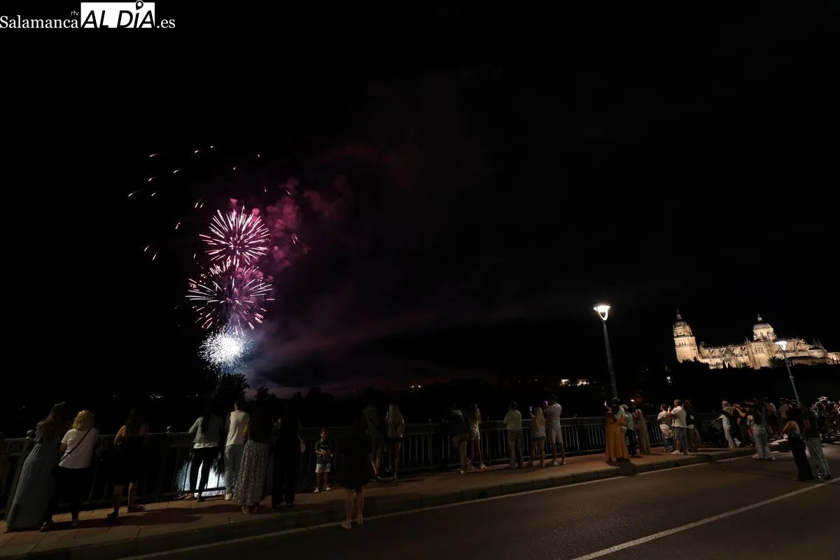Fuegos artificiales en Salamanca | FOTOS: David Sañudo