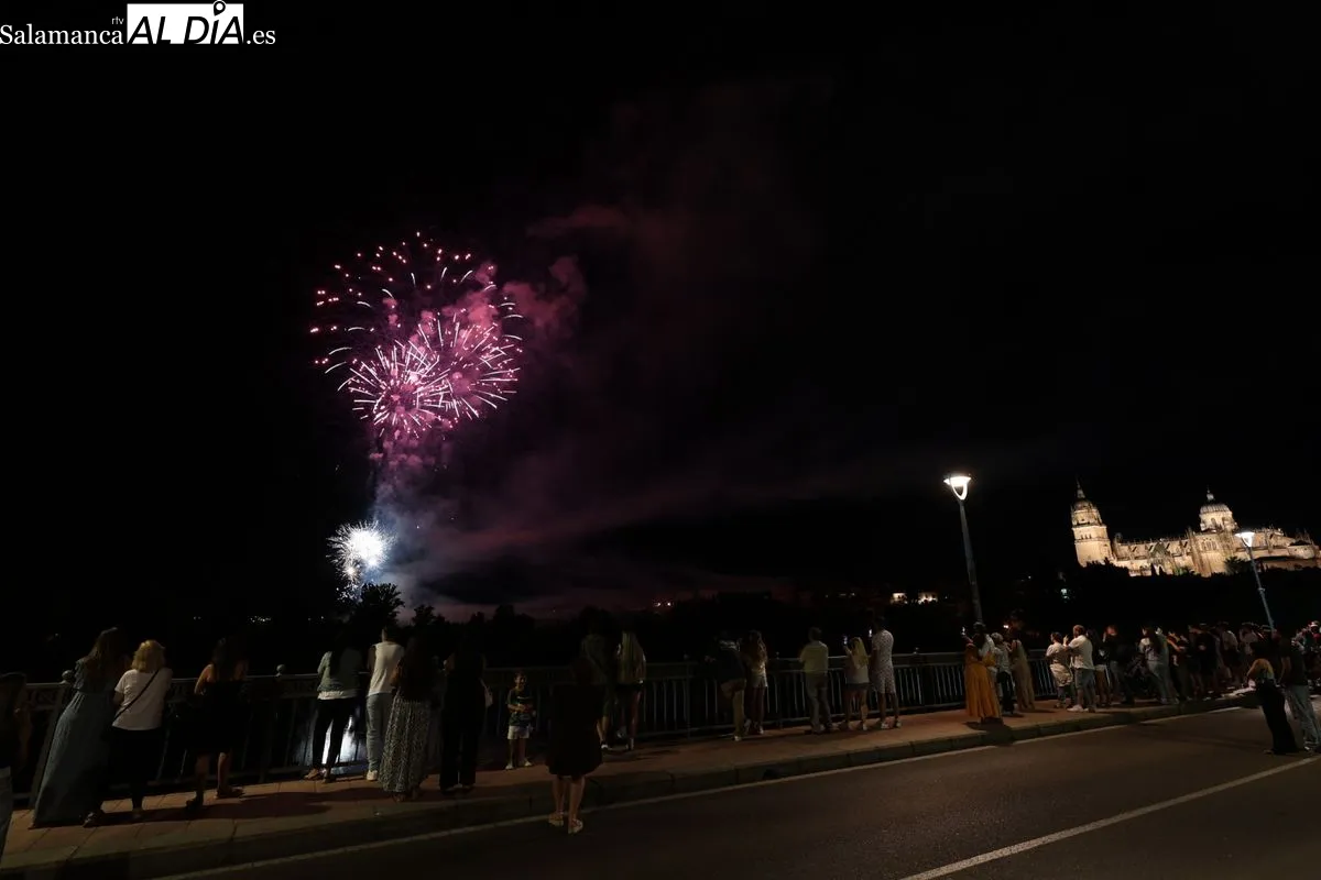 Fuegos artificiales en Salamanca | FOTOS: David Sañudo