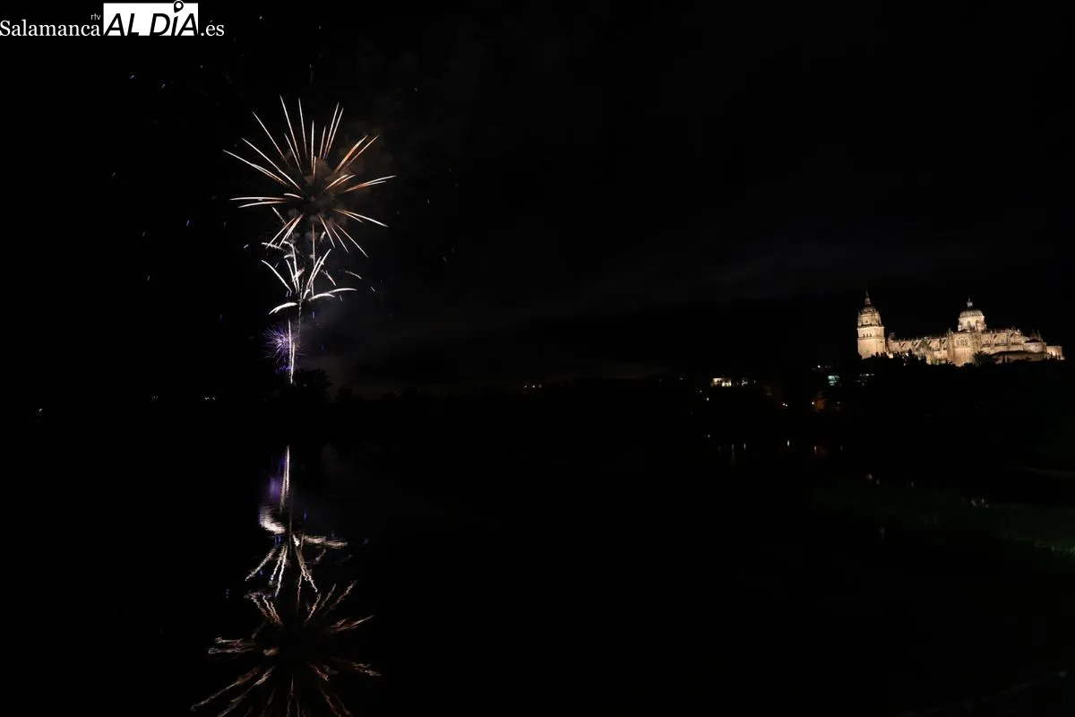 Fuegos artificiales en Salamanca | FOTOS: David Sañudo