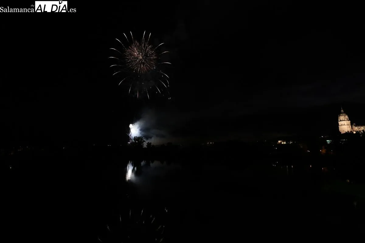 Fuegos artificiales en Salamanca | FOTOS: David Sañudo