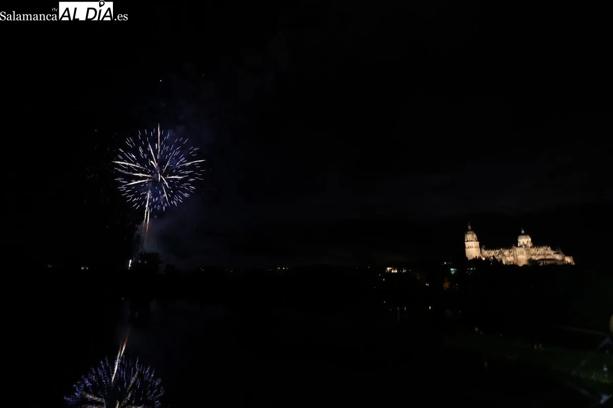 Fuegos artificiales en Salamanca | FOTOS: David Sañudo