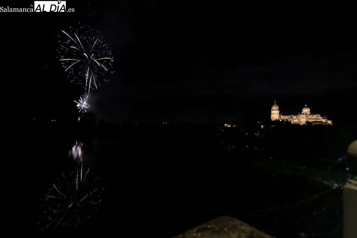 Fuegos artificiales en Salamanca | FOTOS: David Sañudo