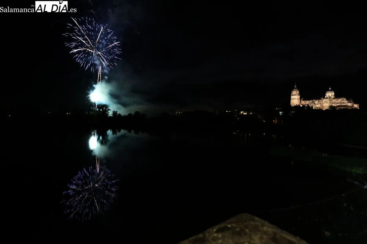 Fuegos artificiales en Salamanca | FOTOS: David Sañudo