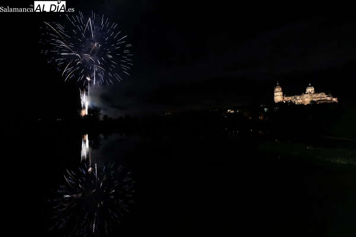 Fuegos artificiales en Salamanca | FOTOS: David Sañudo
