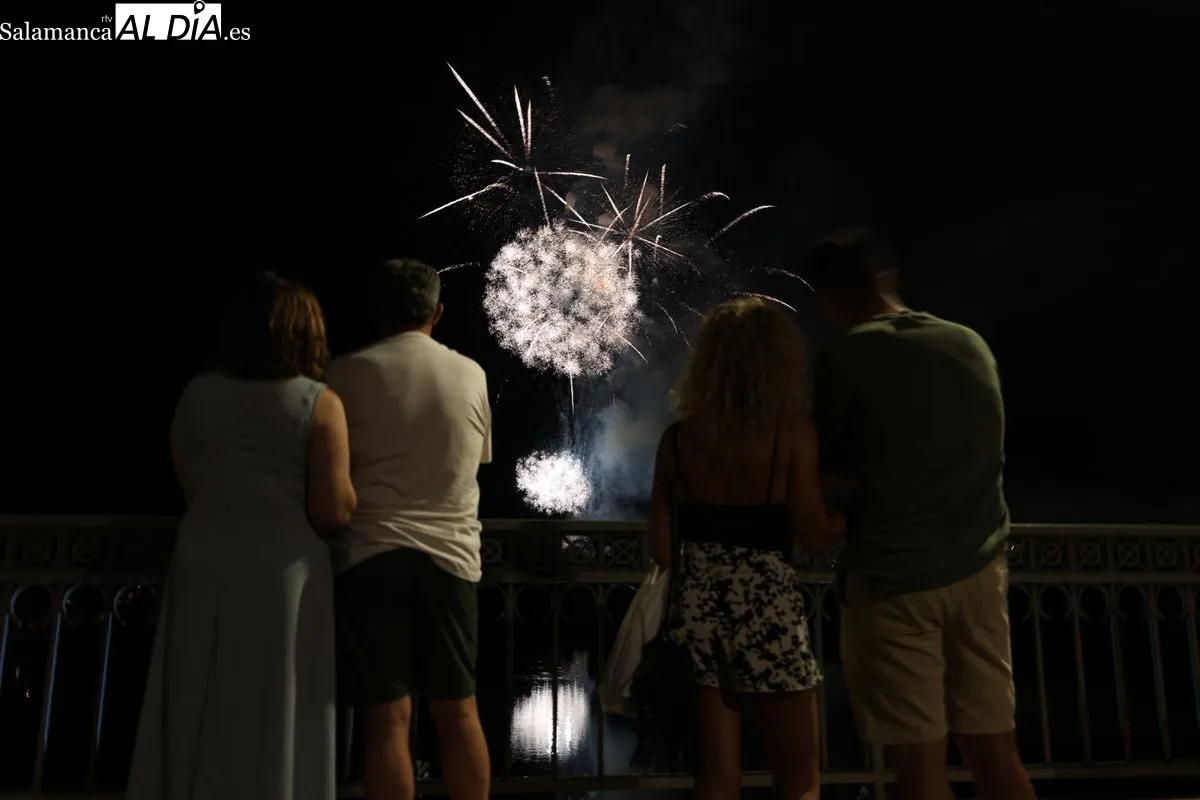 Fuegos artificiales en Salamanca | FOTOS: David Sañudo