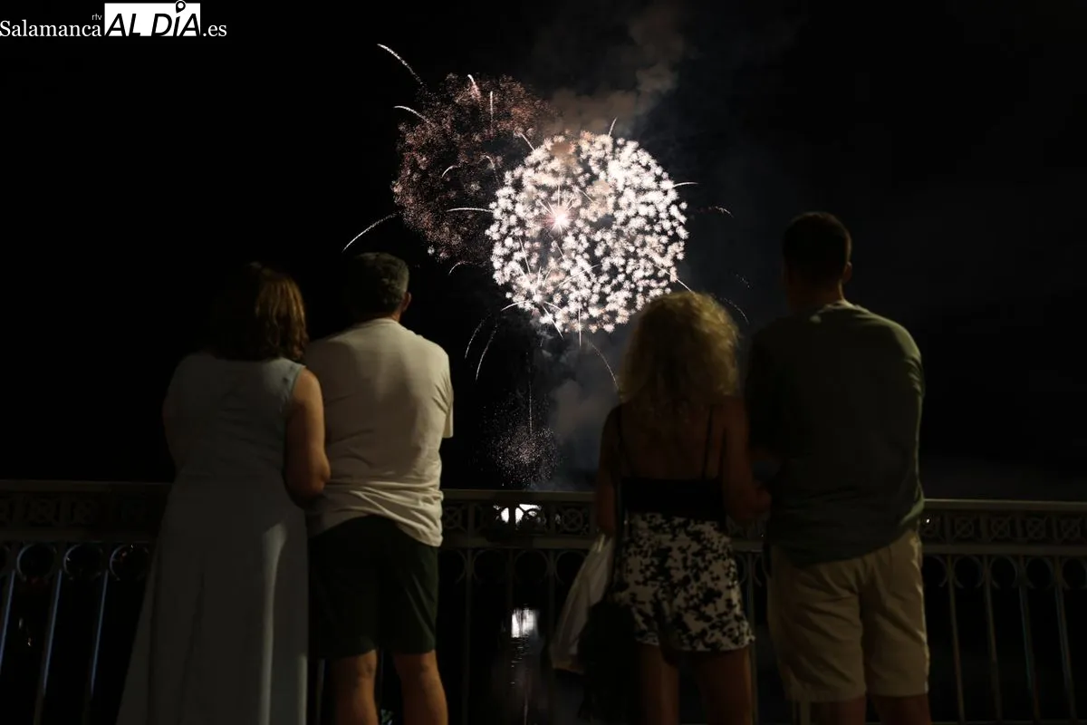 Fuegos artificiales en Salamanca | FOTOS: David Sañudo