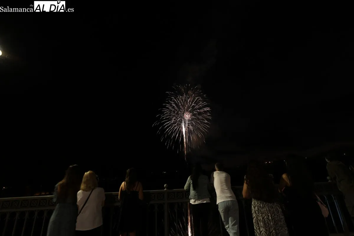 Fuegos artificiales en Salamanca | FOTOS: David Sañudo