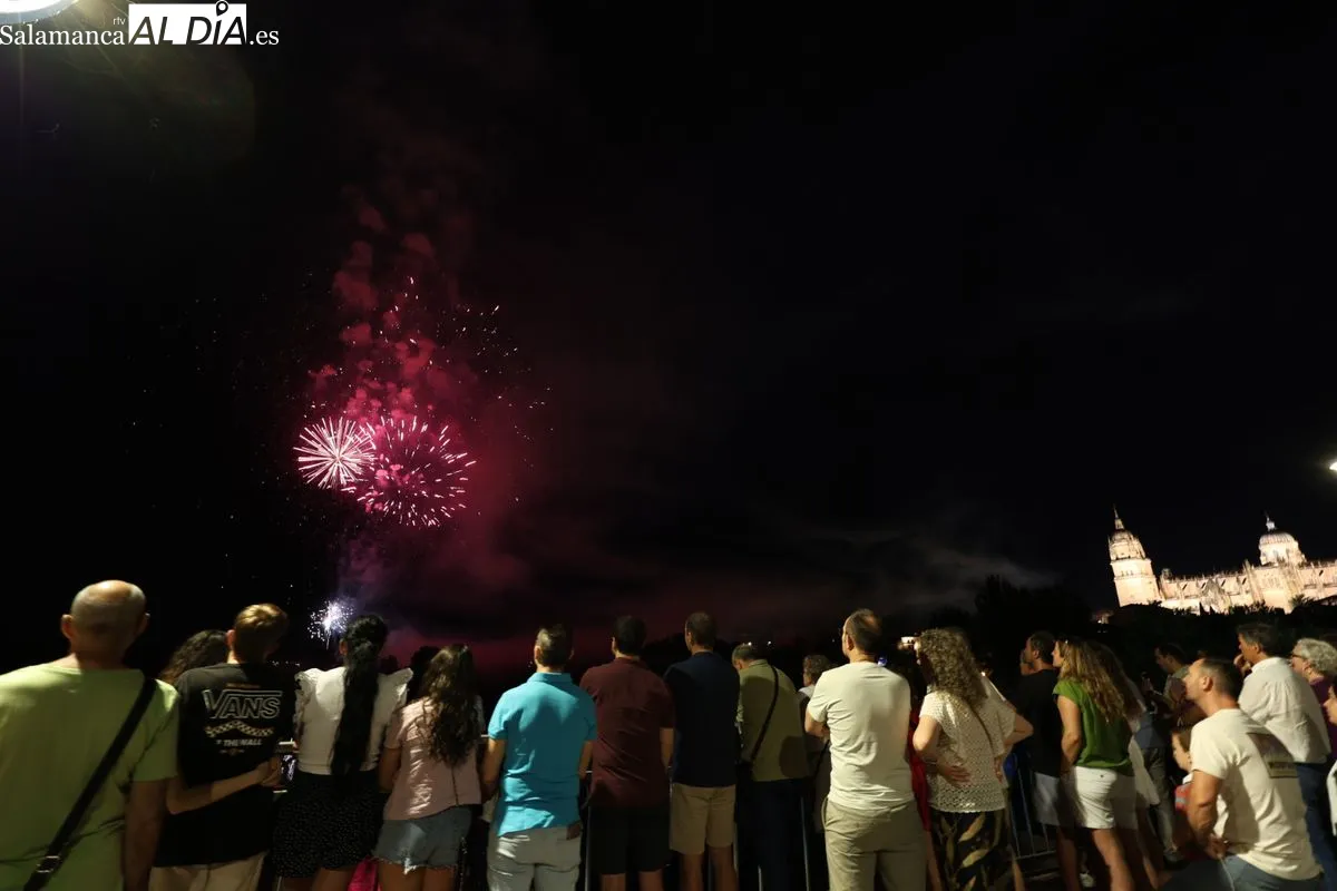 Fuegos artificiales en Salamanca | FOTOS: David Sañudo
