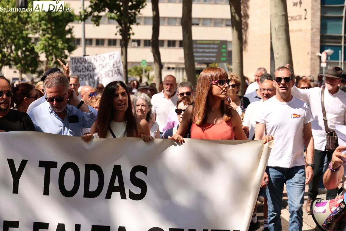 La Marea Blanca protesta en las calles de Salamanca por una sanidad pública digna | FOTOS: David Sañudo