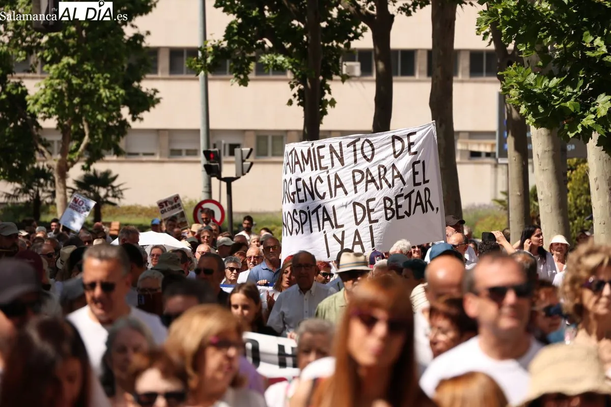 La Marea Blanca protesta en las calles de Salamanca por una sanidad pública digna | FOTOS: David Sañudo