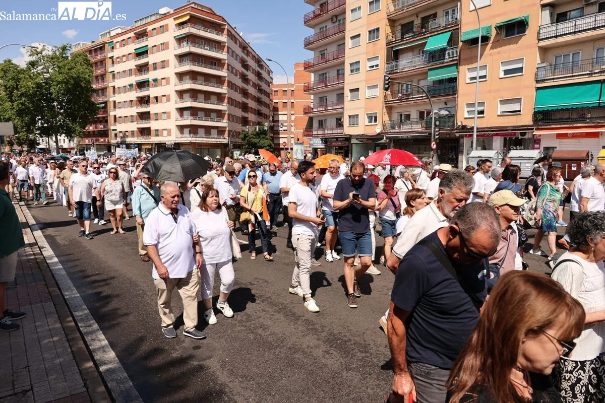 La Marea Blanca protesta en las calles de Salamanca por una sanidad pública digna | FOTOS: David Sañudo