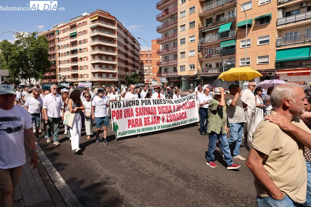 La Marea Blanca protesta en las calles de Salamanca por una sanidad pública digna | FOTOS: David Sañudo