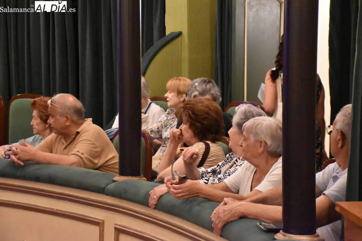 Espectáculo 'La Magia que nos une' en el Teatro Liceo. Fotos: Miguel González