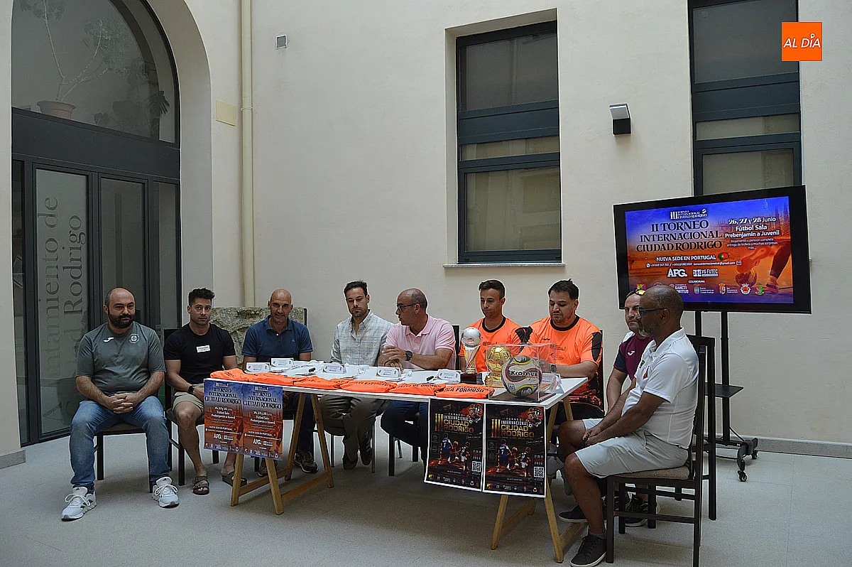 Foto 2 - M&aacute;s de mil j&oacute;venes compiten en el Torneo Internacional de F&uacute;tbol Sala de Ciudad Rodrigo