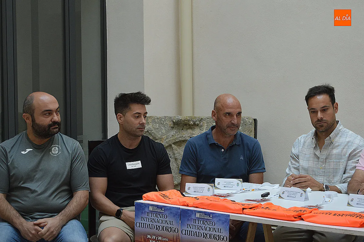 Foto 3 - M&aacute;s de mil j&oacute;venes compiten en el Torneo Internacional de F&uacute;tbol Sala de Ciudad Rodrigo