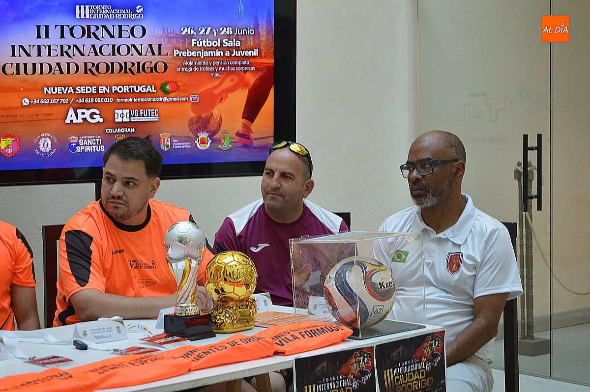 Foto 5 - M&aacute;s de mil j&oacute;venes compiten en el Torneo Internacional de F&uacute;tbol Sala de Ciudad Rodrigo