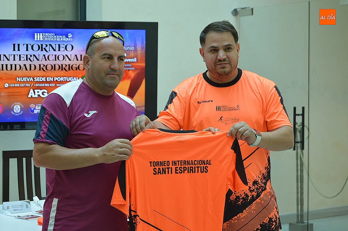 Foto 7 - M&aacute;s de mil j&oacute;venes compiten en el Torneo Internacional de F&uacute;tbol Sala de Ciudad Rodrigo