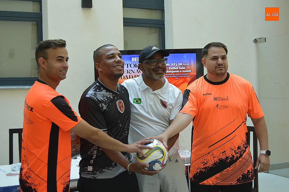 Foto 11 - M&aacute;s de mil j&oacute;venes compiten en el Torneo Internacional de F&uacute;tbol Sala de Ciudad Rodrigo
