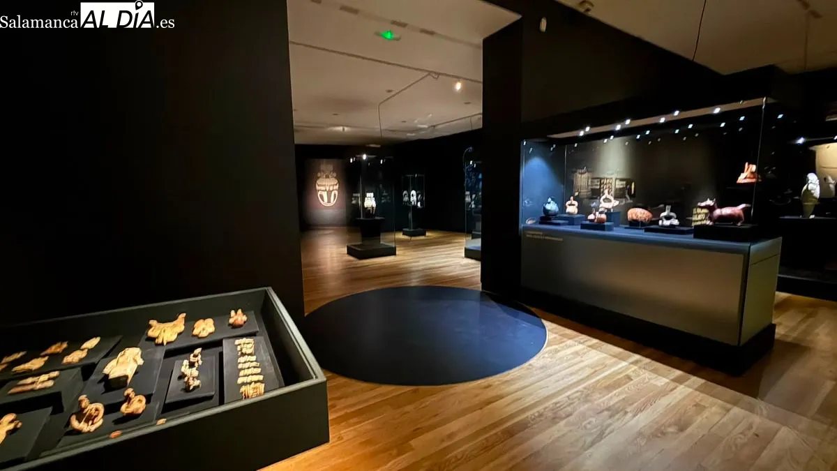 La Sala de Exposiciones de San Eloy acoge las muestras 'Alma de América' y 'Mundus Novus'. Foto T. S.