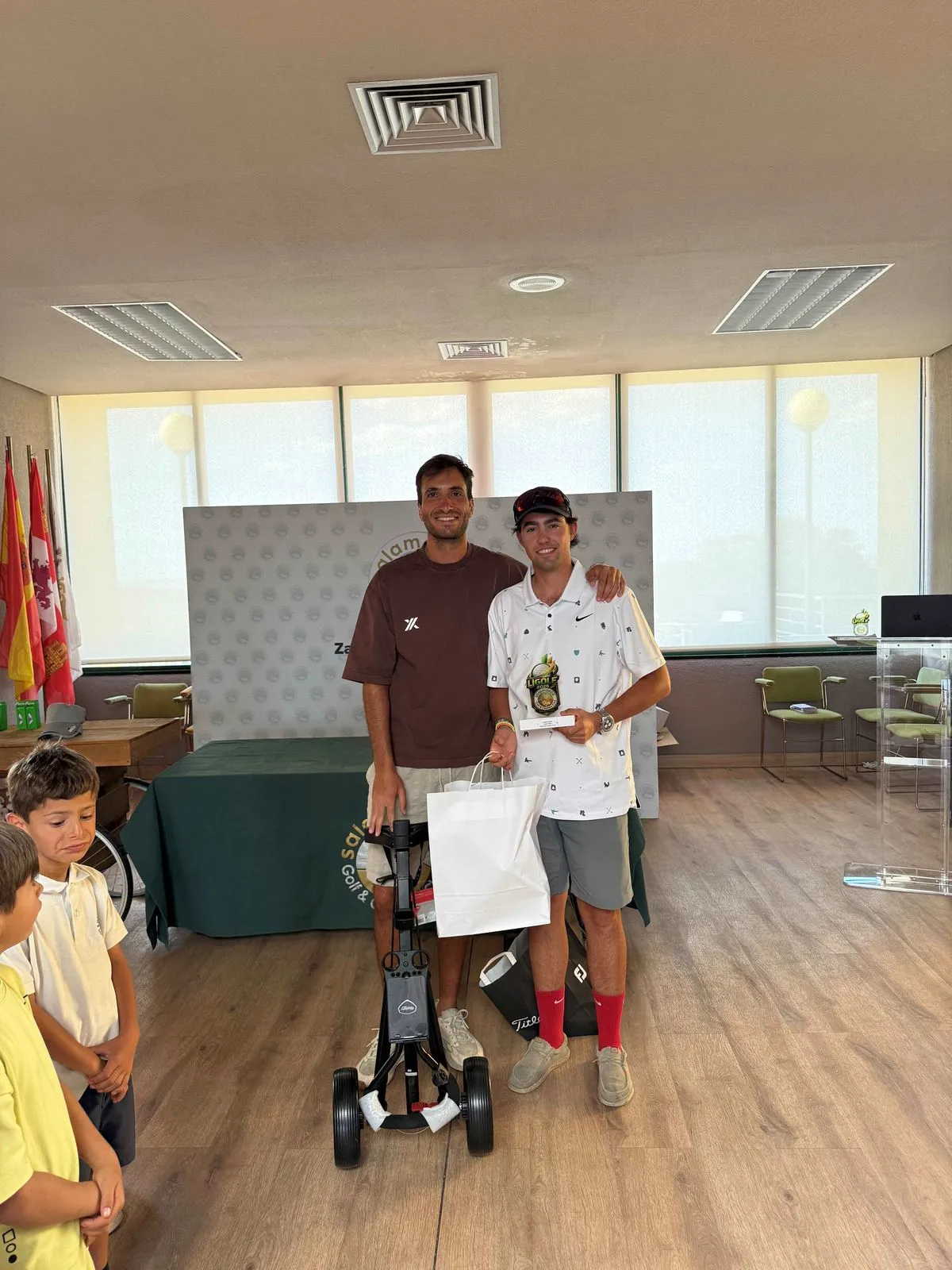 Foto 2 - Javier Mielgo y Esther Mart&iacute;n vencen en la gran final de la LIGOLF