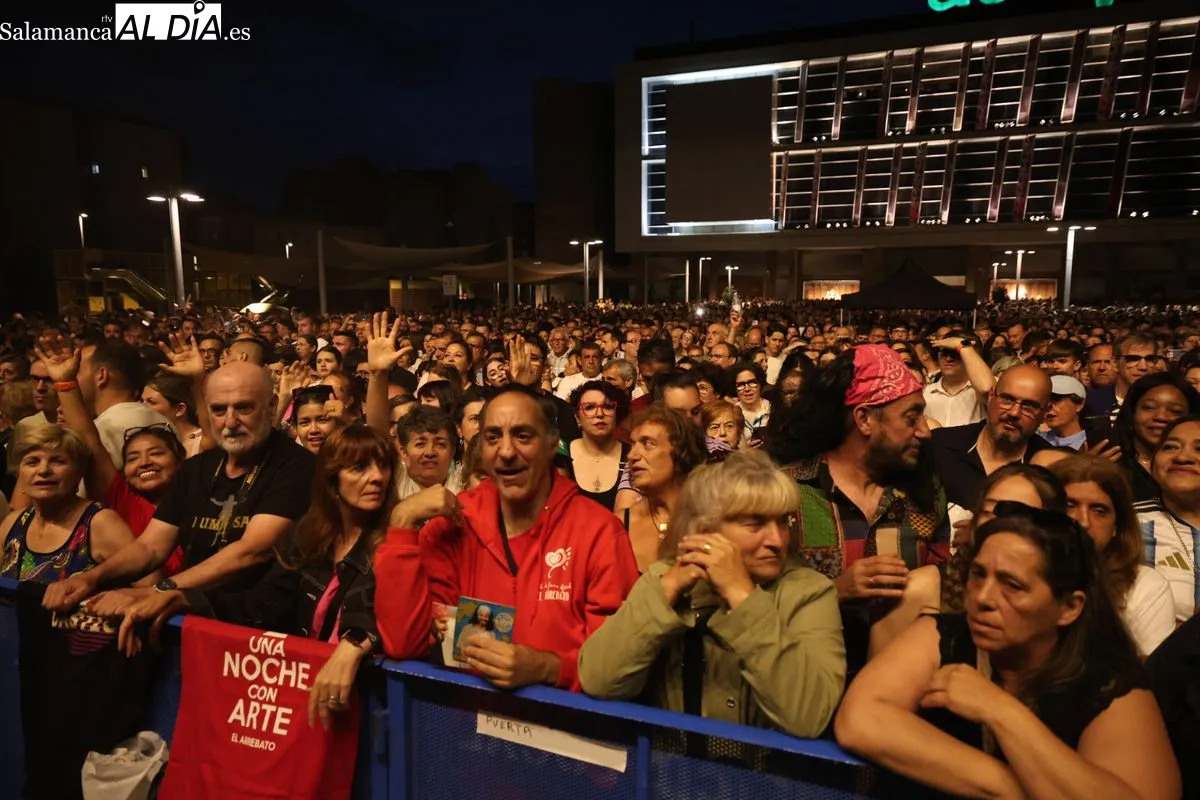 El Arrebato despide las fiestas de San Juan de Sahagún ante miles de personas. Foto de David Sañudo