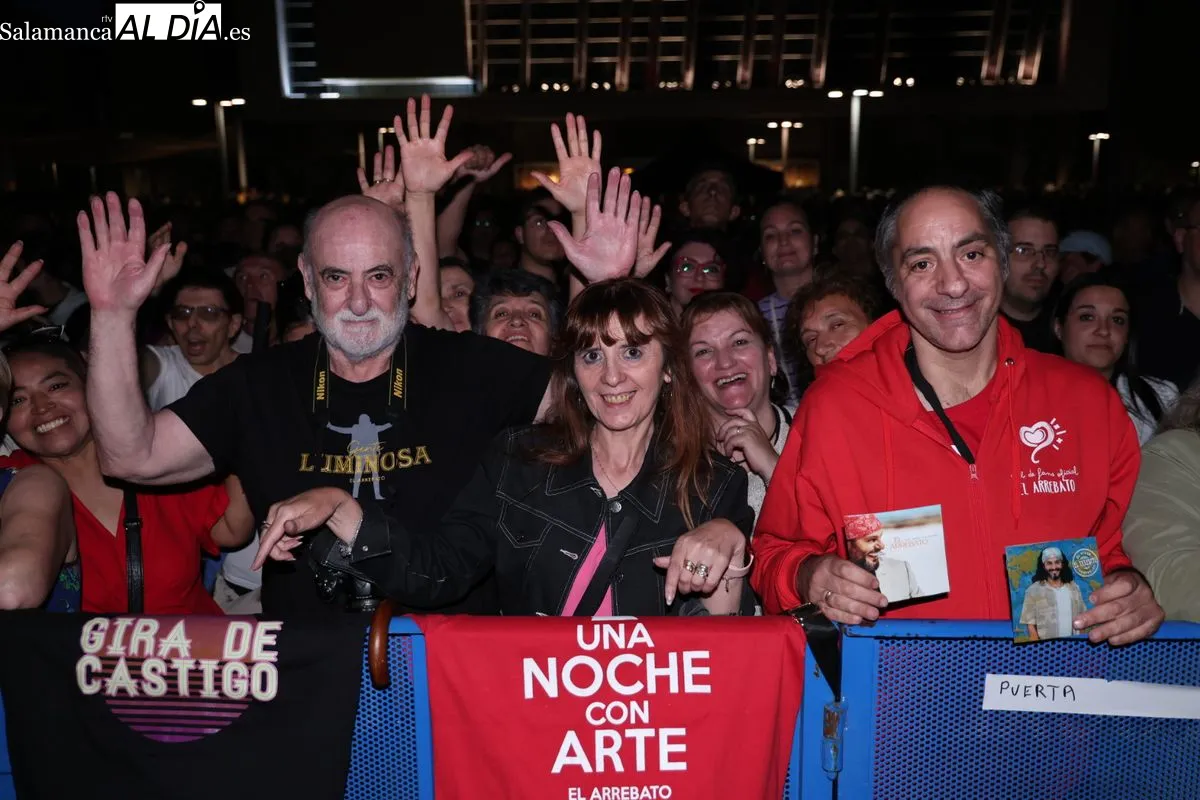 El Arrebato despide las fiestas de San Juan de Sahagún ante miles de personas. Foto de David Sañudo