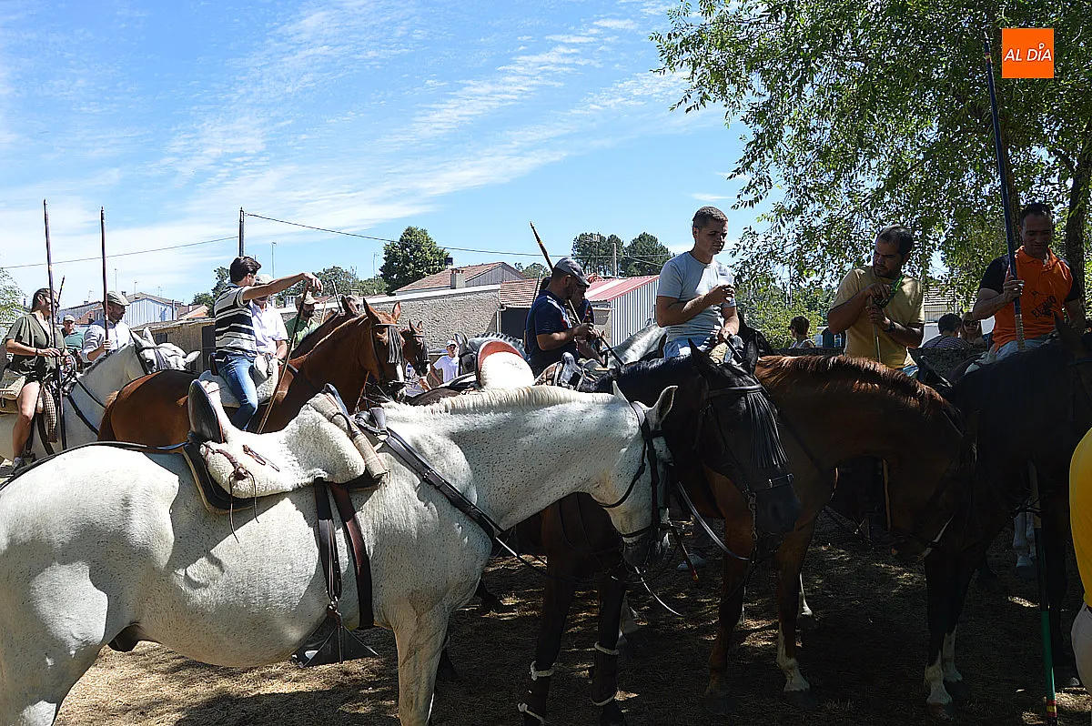 Encierro a caballo  del domingo de El Payo 