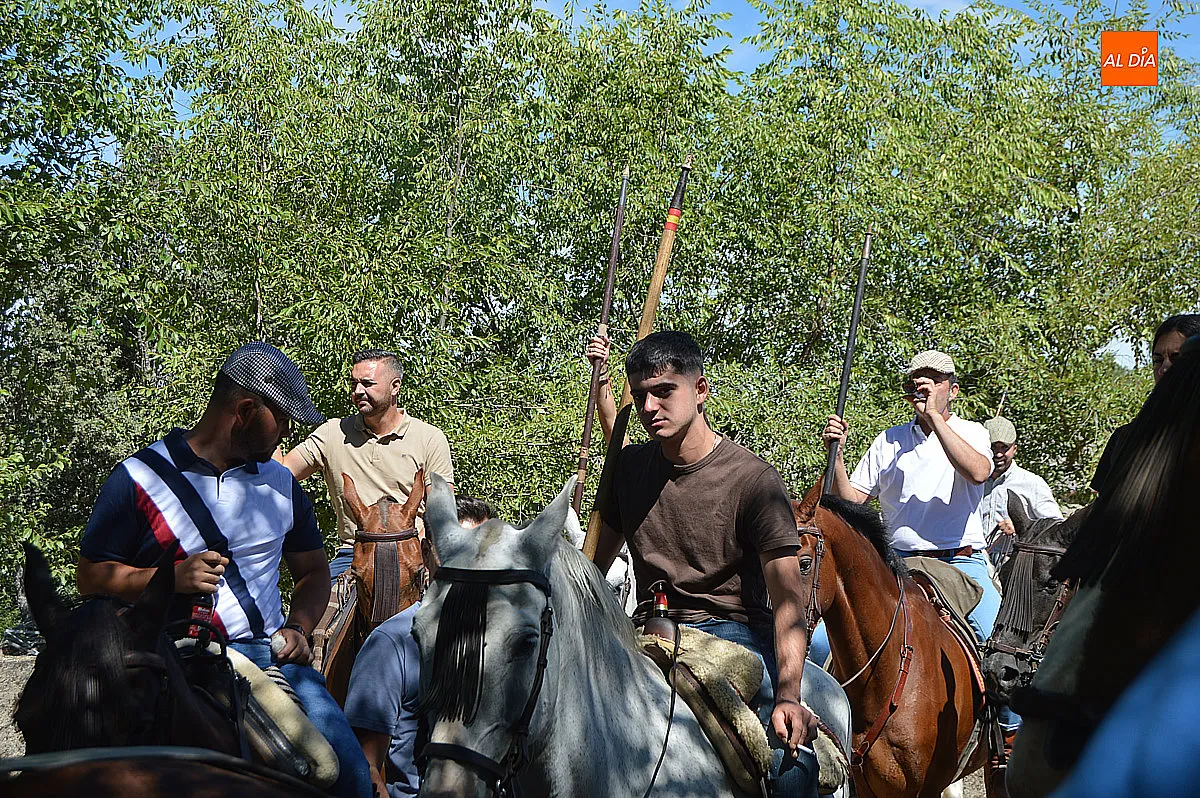 Encierro a caballo  del domingo de El Payo 