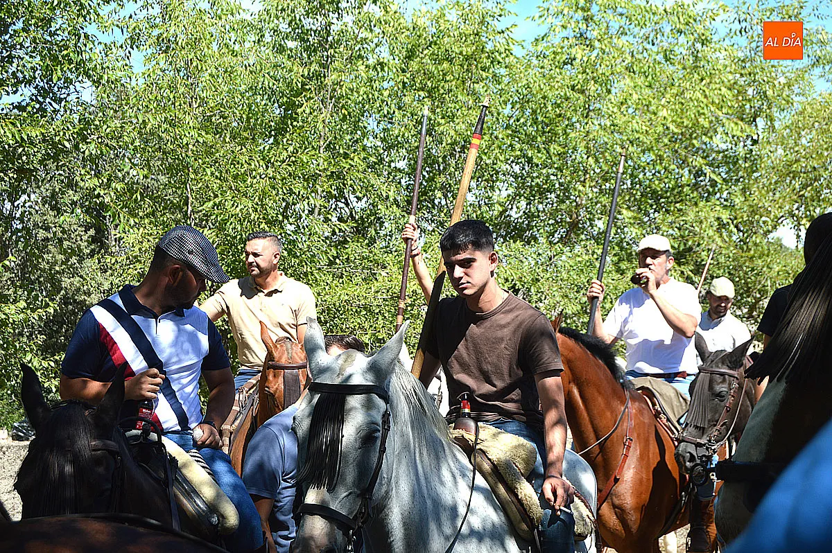 Encierro a caballo  del domingo de El Payo 