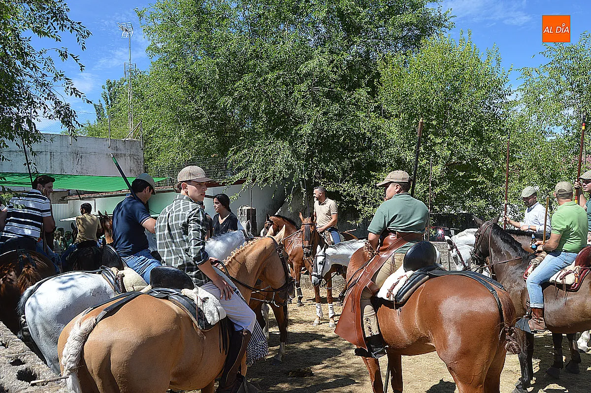 Encierro a caballo  del domingo de El Payo 