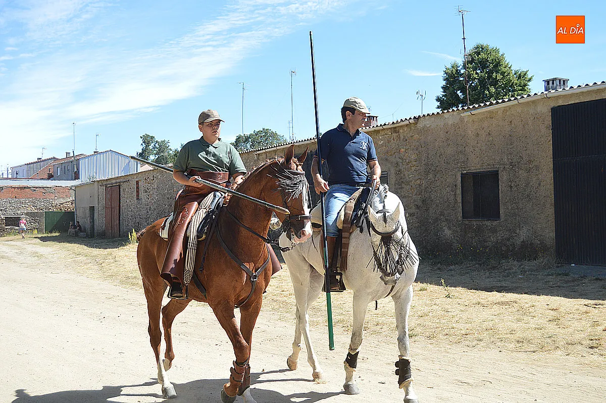 Encierro a caballo  del domingo de El Payo 