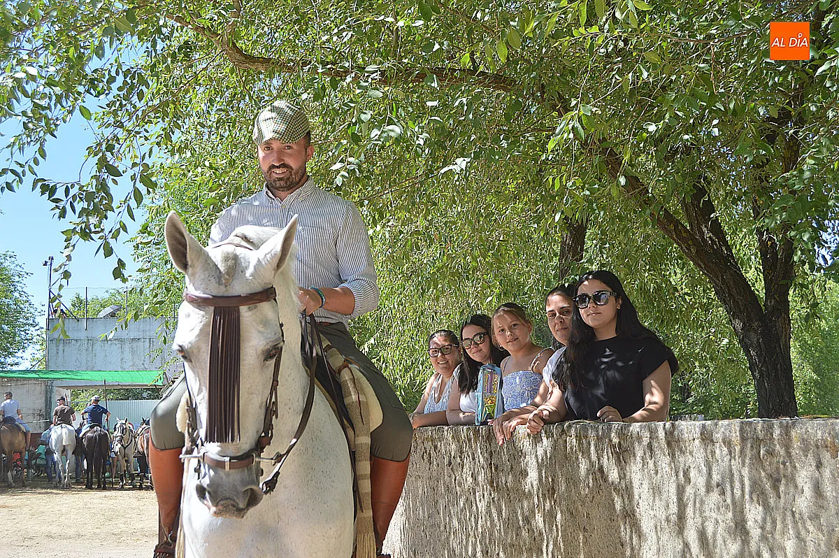 Encierro a caballo  del domingo de El Payo 