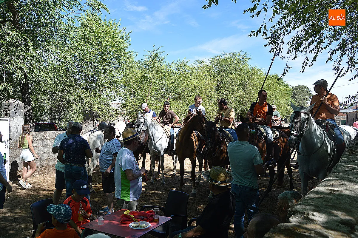 Encierro a caballo  del domingo de El Payo 