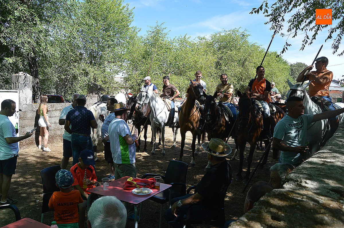 Encierro a caballo  del domingo de El Payo 